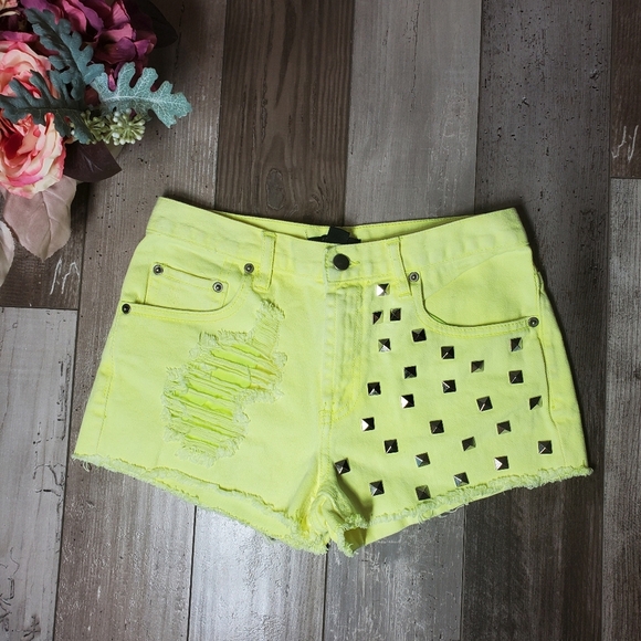 Forever 21 Bright Yellow Studded Distressed Jean Shorts Bootie Shorts Size 26 - Picture 1 of 16